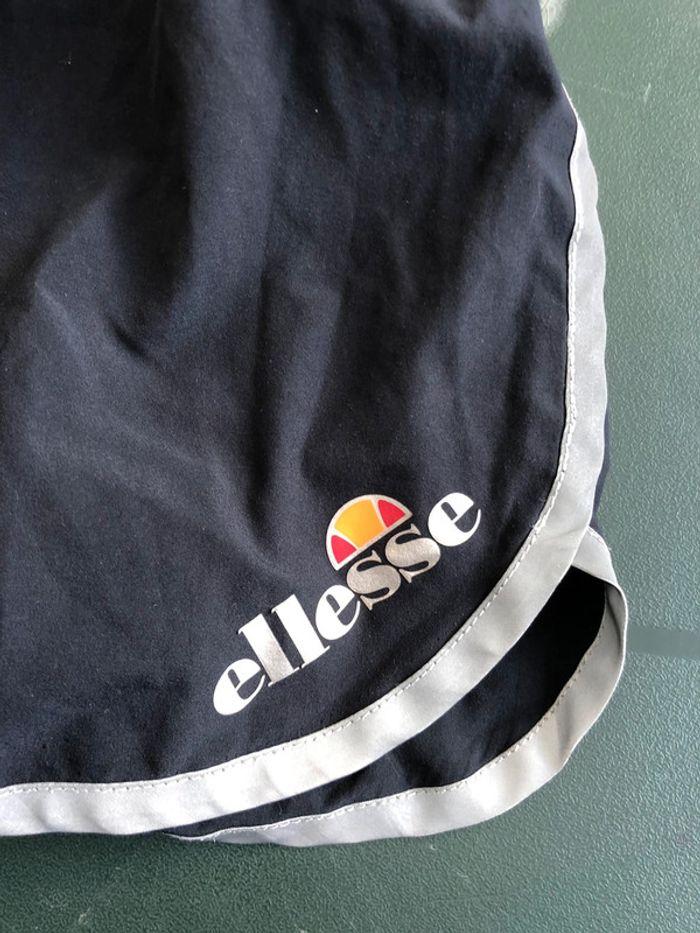 Ensemble Ellesse fille taille 8-9 ans très bon état - photo numéro 4