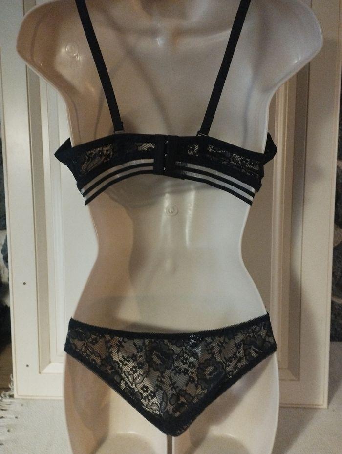 Ensemble de lingerie neuf avec armatures et léger rembourrage. 95C L pour la culotte - photo numéro 4