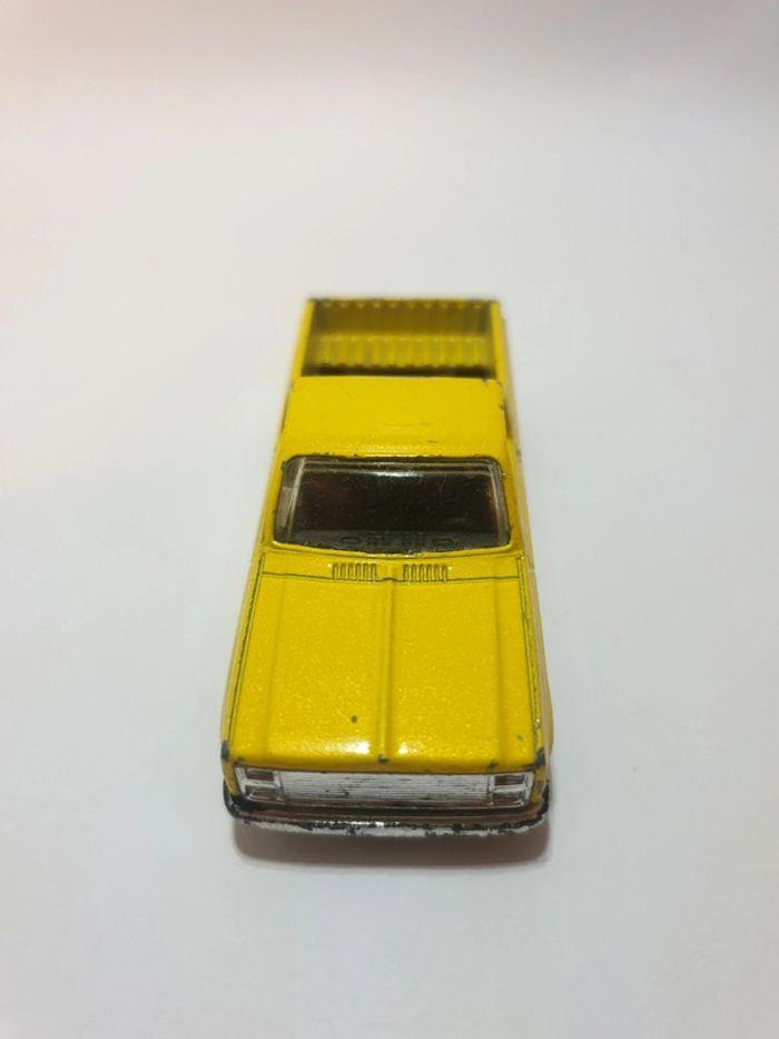 Hot Wheels 83 Chevrolet Chevy Silverado Jaune - 2014 - photo numéro 3