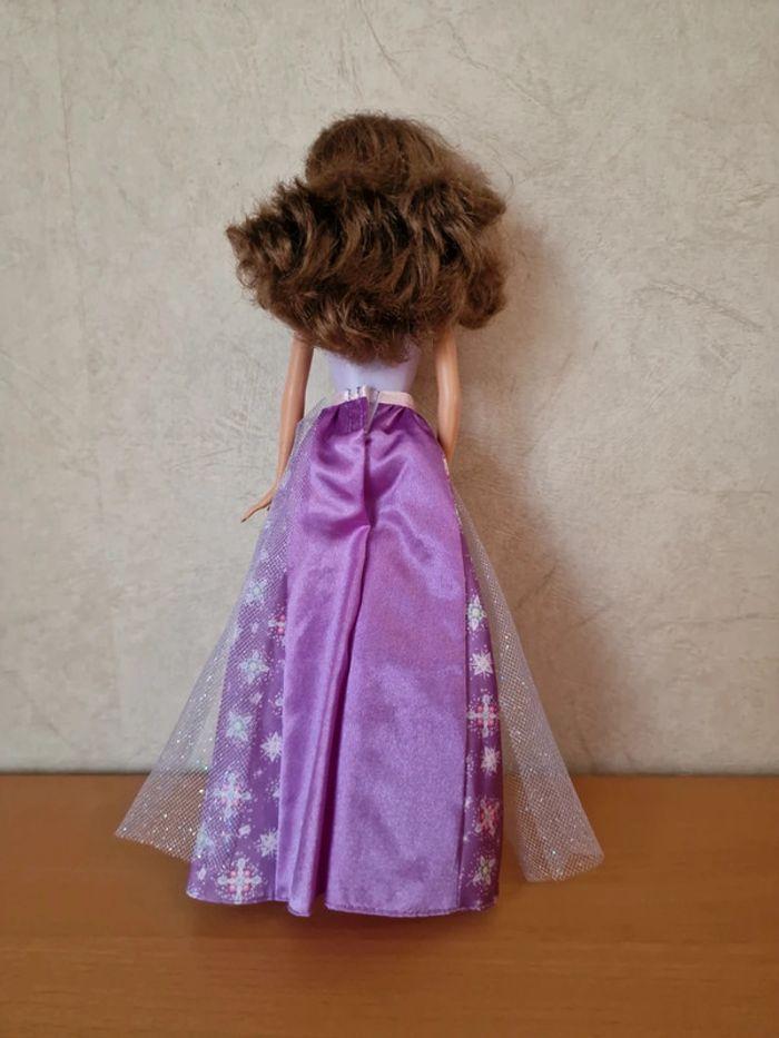 Poupée Barbie princesse scintillante Mattel en TBE support non inclus - photo numéro 2