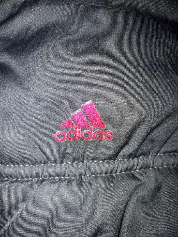 Doudoune noire et fushia Adidas 5 ans très bon état - photo numéro 3