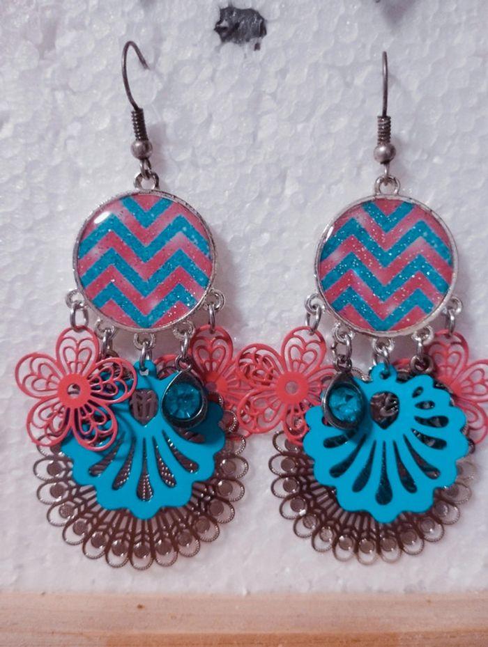 Boucles d'oreilles artisanales neuves bleu argenté et rose - photo numéro 1