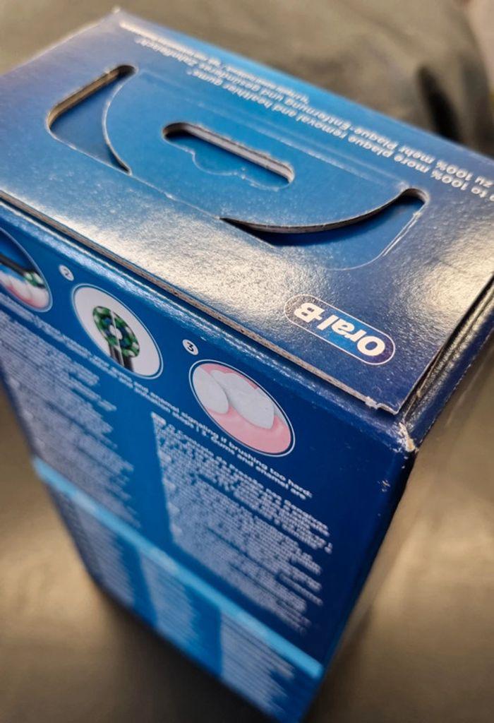 Brosse à dents électrique Oral B Pro 3 3000 neuve - photo numéro 4