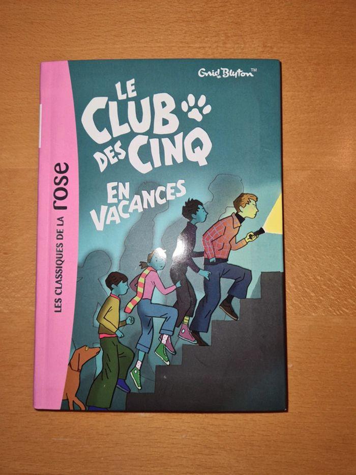 Livre le club des cinq en vacances tome 4 neuf sans étiquette - photo numéro 1