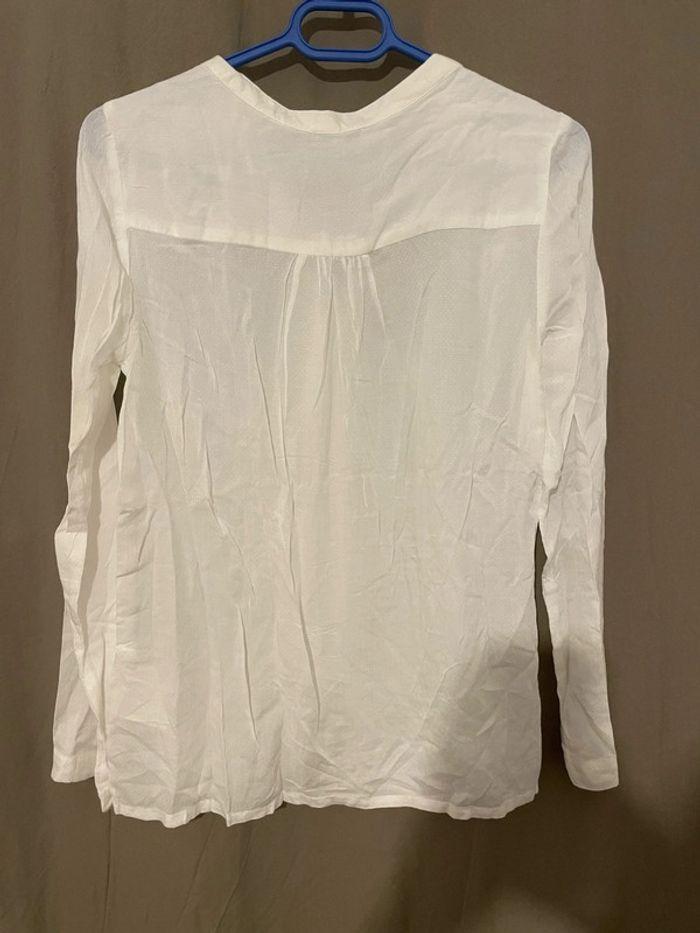 Blouse blanc à manches longues col V liseret doré devant neuf la halle taille 38 - photo numéro 5