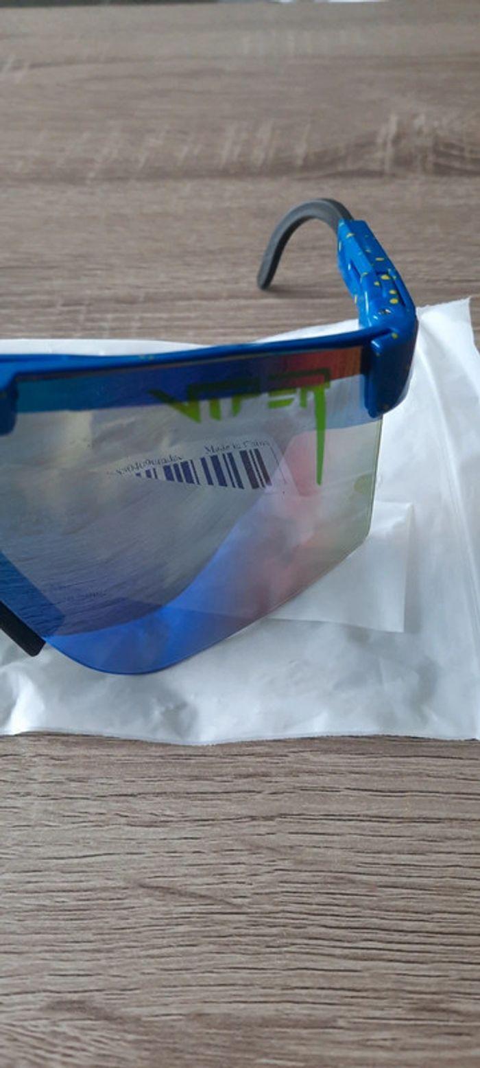 lunettes adultes
Pit Viper
couleurs bleu foncé 
neuf - photo numéro 3