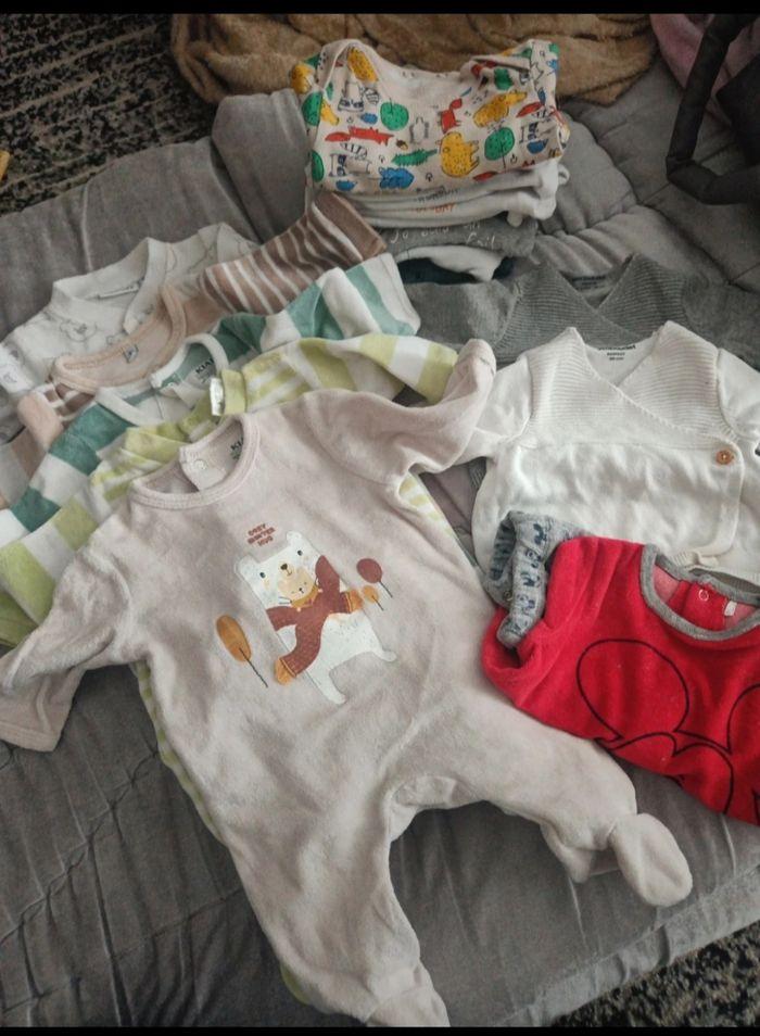 Lot vêtements bébé - photo numéro 1