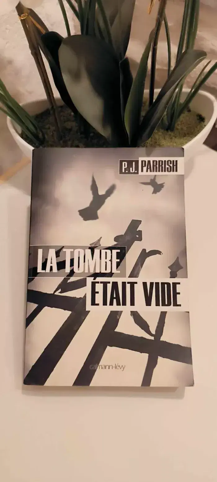 livre La Tombe Était Vide - Parrish P-J en tres bon etat - photo numéro 1