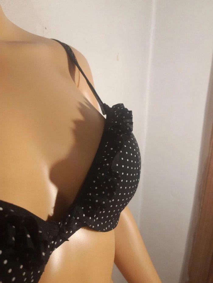 Soutien-gorge avec volants noeud noir avec des pois blancs taille 90B - photo numéro 6