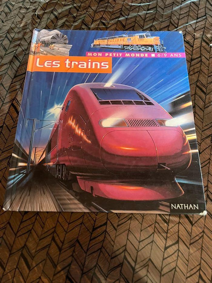 Livre mon petit monde les trains