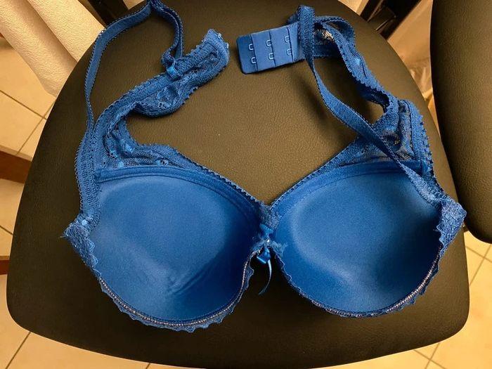 Soutien gorge bleu - photo numéro 2