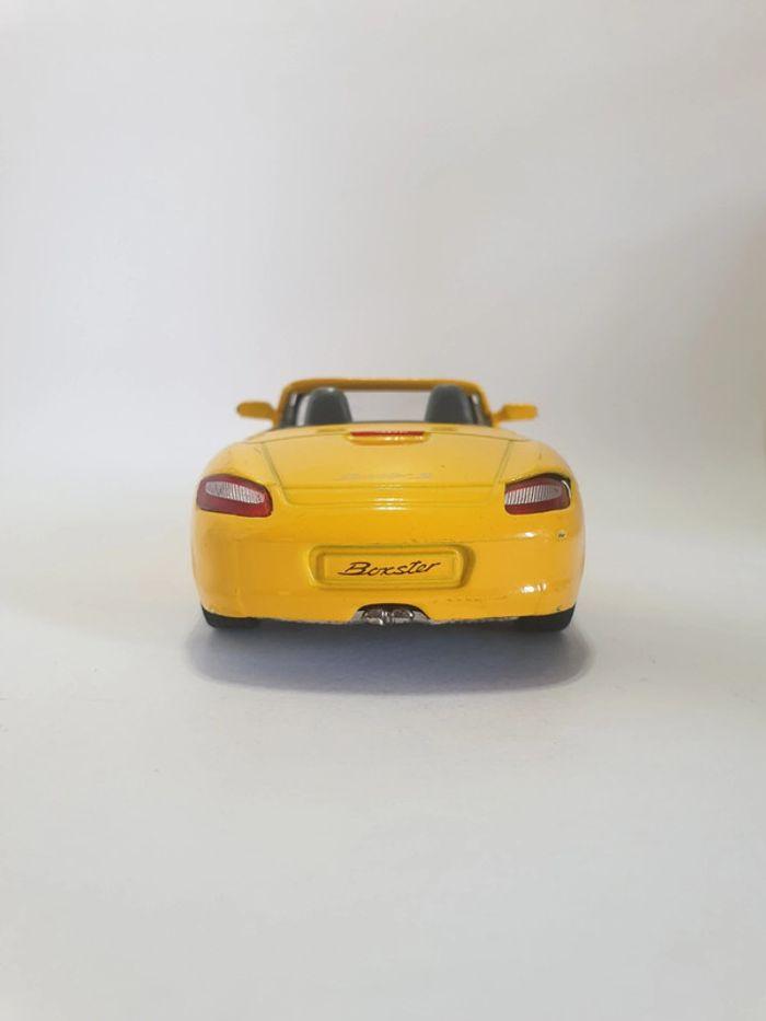 Kinsmart Porsche Boxster S Rétro Friction Jaune - 1/34 - photo numéro 8