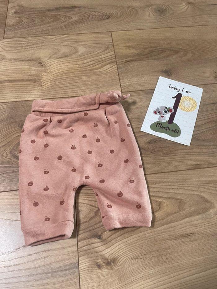 Pantalon kiabi bébé 1 mois - photo numéro 1