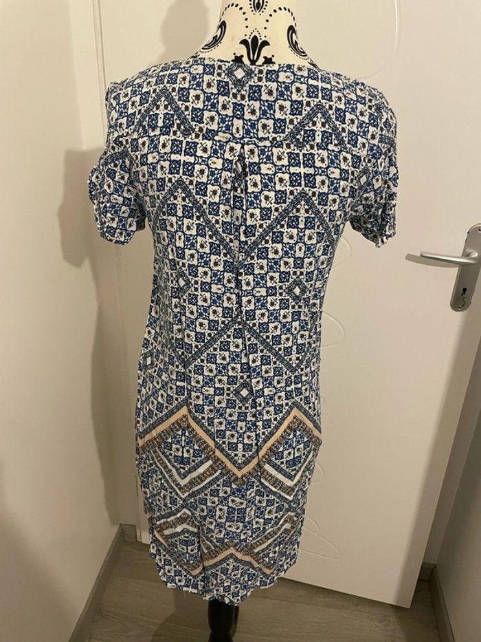 Robe à manches courtes col V bleu à motifs blanc camaïeu taille 36 - photo numéro 3