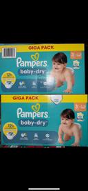 2 paquets de couches Pampers taille 3