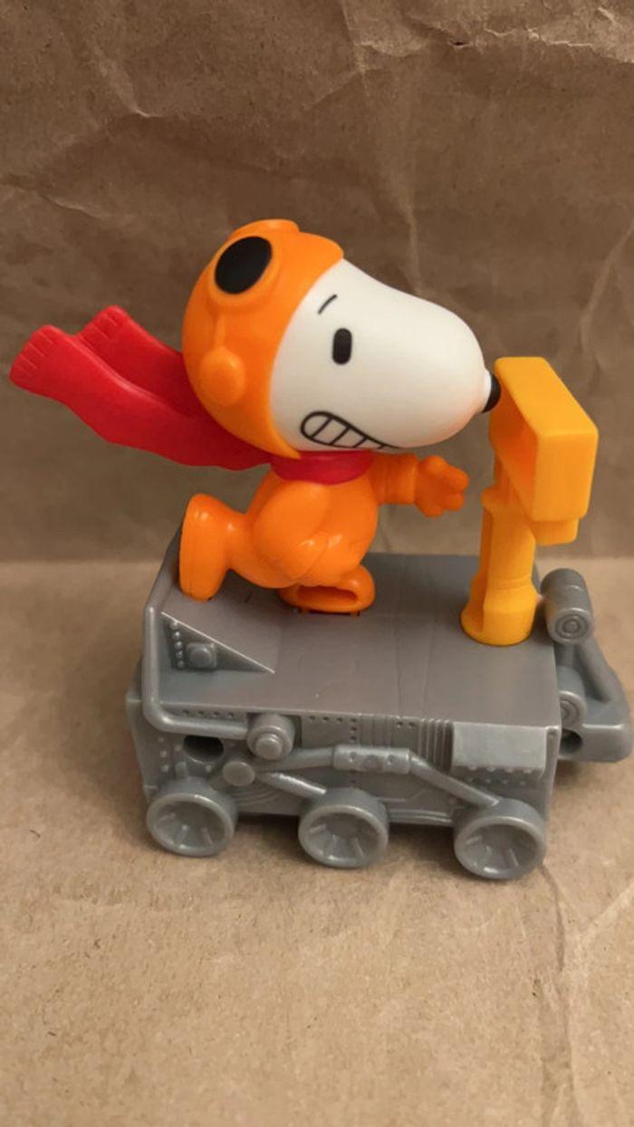 McDonald's 2019 - figurine Snoopy NASA engin spatial à roulettes - Happy meal 8cm - photo numéro 3