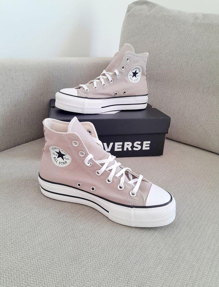 Converses Chuck Taylor All-Star pointure 38 - photo numéro 1