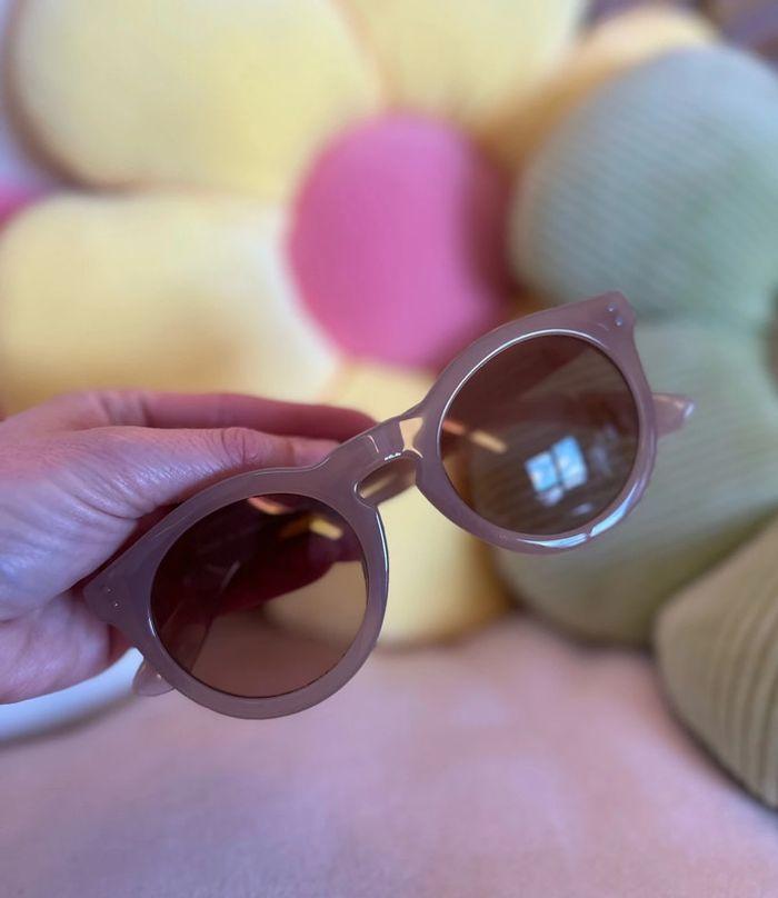 Lunettes de soleil rose clair forme ronde - photo numéro 2