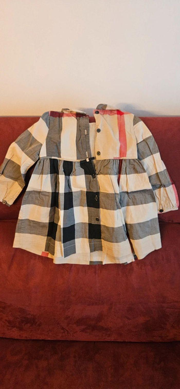 Robe burberry taille 2 ans 92 cm quasi neuve - photo numéro 2