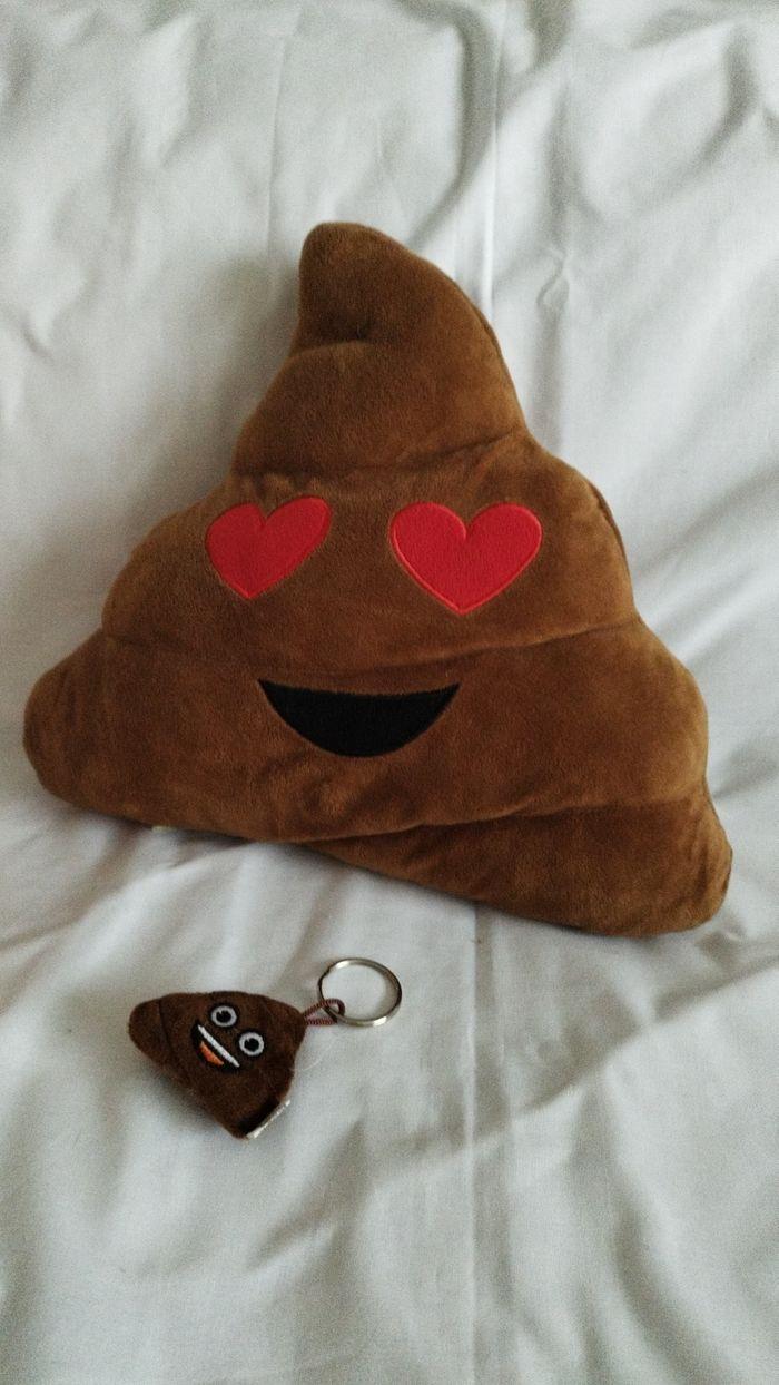 Coussin Emoji avec porte clef - photo numéro 2