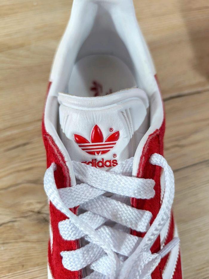 Baskets adidas vintage gazelle rouge en daim pointure 42 comme neuves sans boîte - photo numéro 3