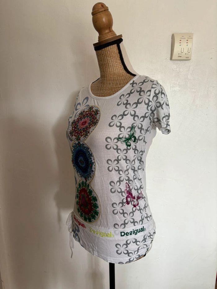 Magnifique teeshirt manches courtes desigual taille 36 - photo numéro 3