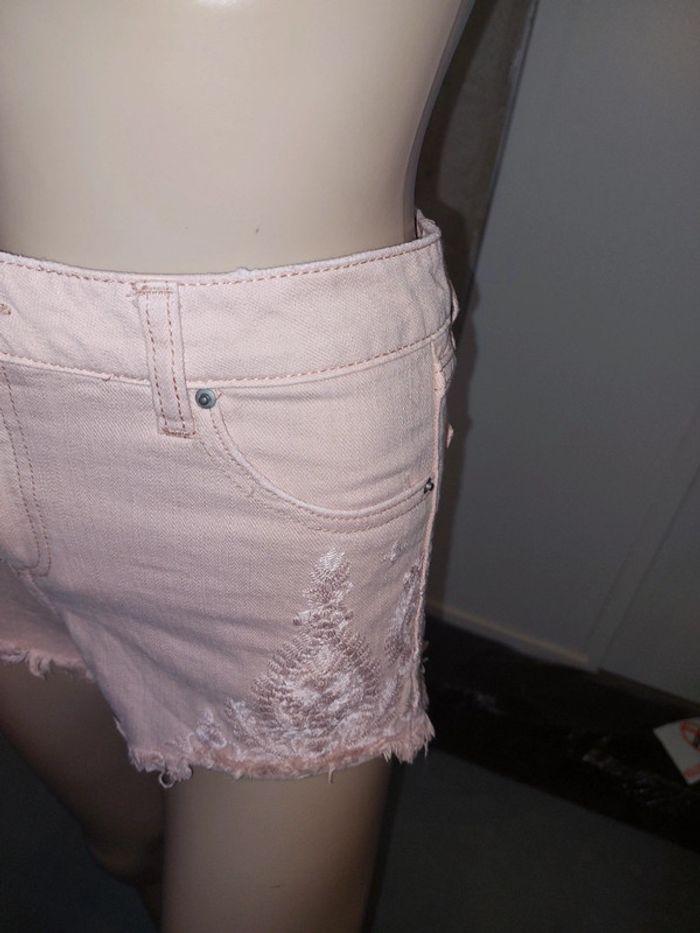 Short avec broderie taille 34 peu portée - photo numéro 2