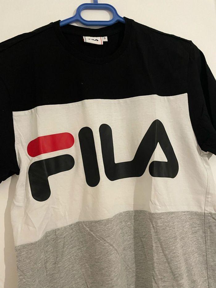 T-shirt à manches courtes gris noir et blanc fila taille S - photo numéro 3