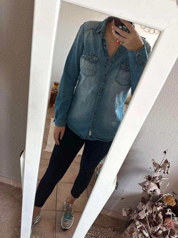 Chemise en jean  détail  sur  poche  avant taille  s/m - photo numéro 2