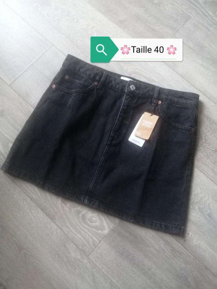 🌸 Jupe jean noire  indémodable collection 2023 Taille 40 "Mango" Neuve 🌸 - photo numéro 1