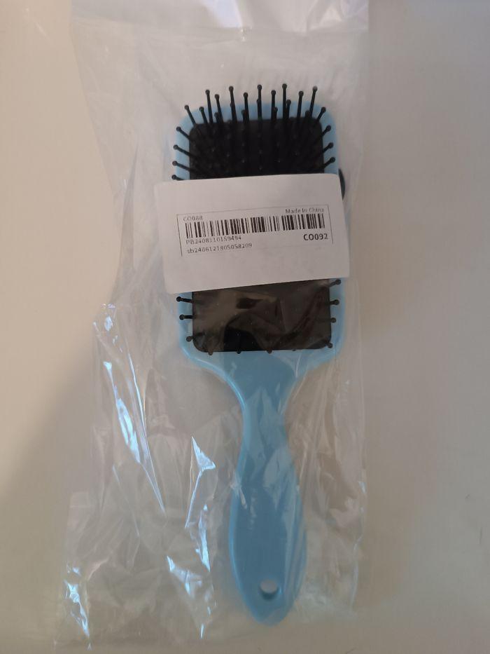 Brosse à cheveux Stitch neuve - photo numéro 2