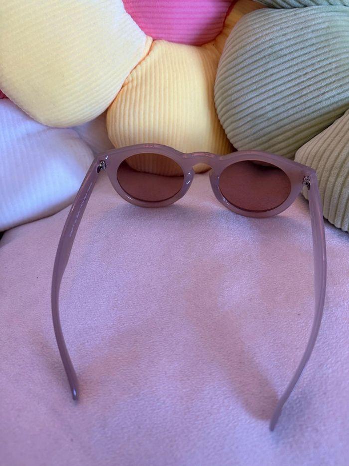 Lunettes de soleil rose clair forme ronde - photo numéro 8