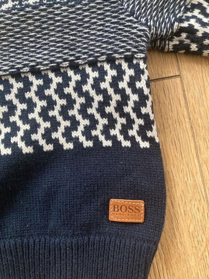 Pull hugo boss taille 6mois - photo numéro 2