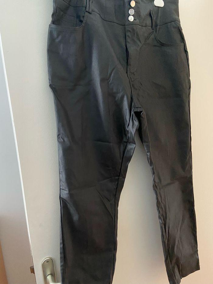 Pantalon imitation cuir noir - photo numéro 2