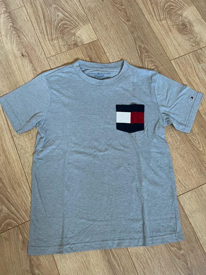 T-shirt Tommy Hilfiger 12/14 ans - photo numéro 1