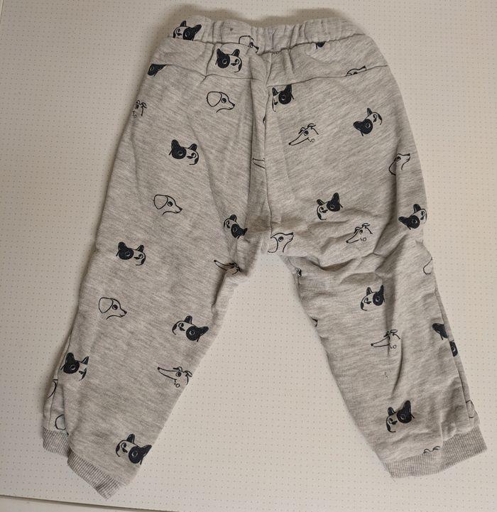 Pantalon jogging gris avec motif chien Taille 18 mois Kiabi - photo numéro 2