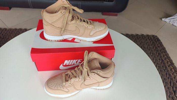 Vends baskets femmes Nike dunk high  premium taille 37,5 - photo numéro 1