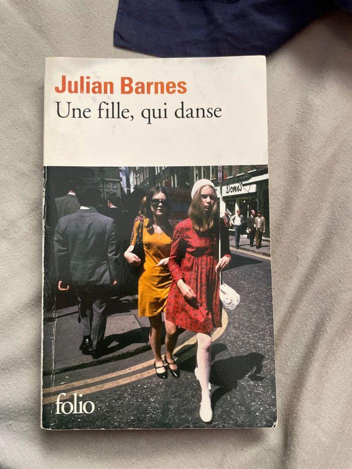 Livre Une fille, qui danse - photo numéro 1