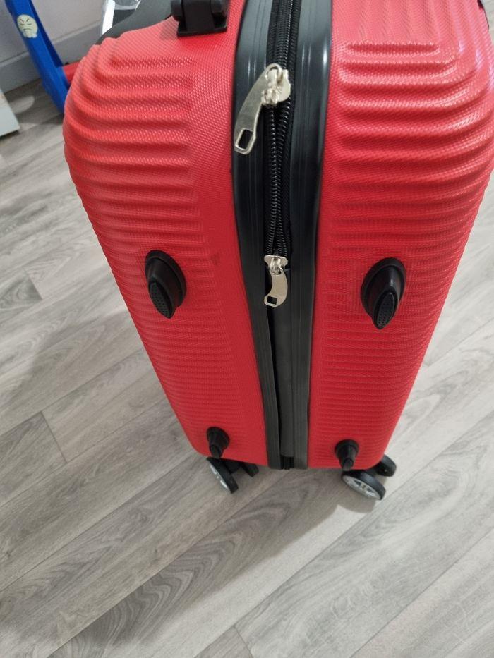 Valise rouge - photo numéro 3