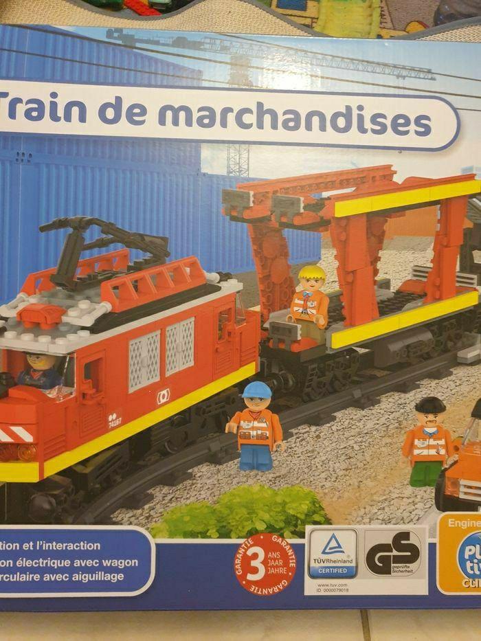 Train de marchandise neuf avec telecommande - photo numéro 4