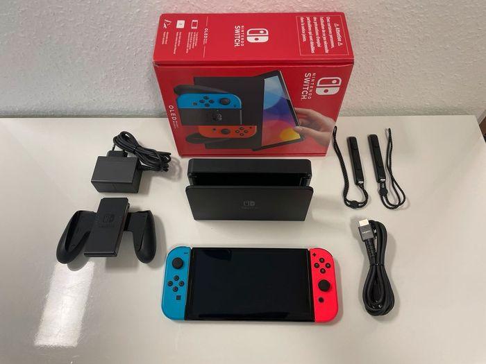 Nintendo Switch OLED Édition (Neuf ) avec jeux et accessoires - photo numéro 2