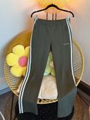 Pantalon Adidas jogging kaki, taille XS, jambes évasées