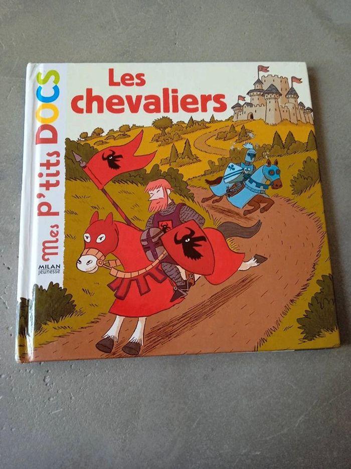 Livre enfant Les chevaliers - photo numéro 1