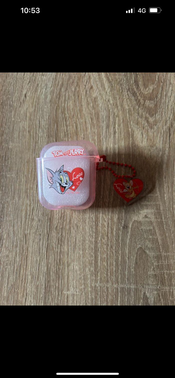 Coque AirPods 1/2, Tom et Jerry, état neuf - photo numéro 1