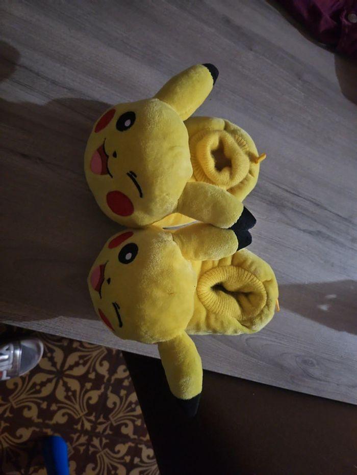 Pantoufles pikachu - photo numéro 2