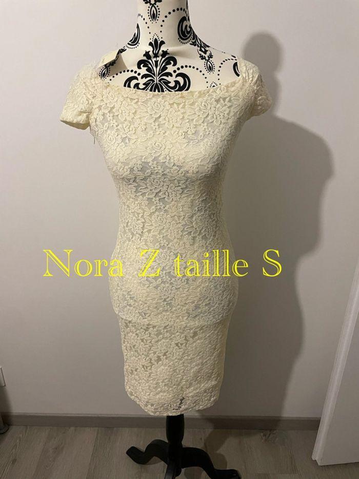 Robe blanc crème à manches courtes en dentelle doublé extensible neuf Nora Z taille S - photo numéro 1