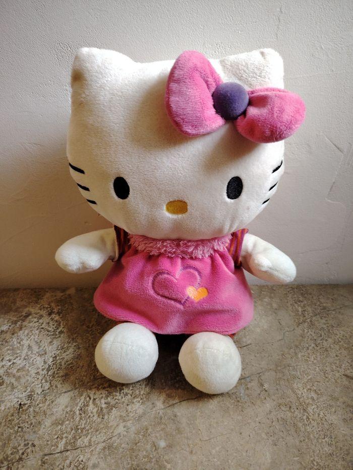 Peluche doudou Hello Kitty Sanrio 33cm - photo numéro 1