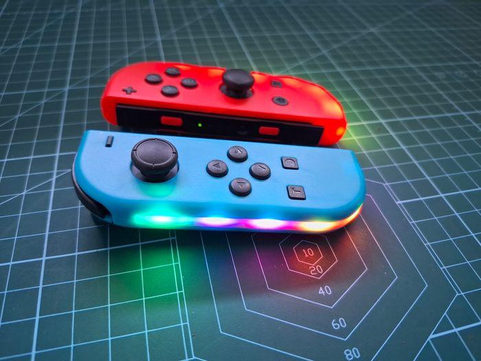 Manette joy con led nintendo switch bleu et rouge neuve - photo numéro 1