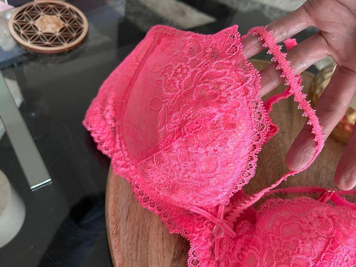 Soutien gorge rose en dentelle 85D - photo numéro 5