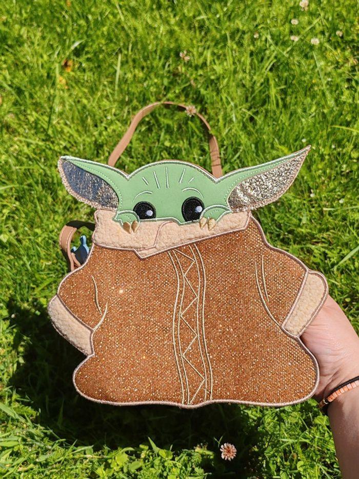 Sac bandoulière baby Yoda Danielle Nicole - photo numéro 2